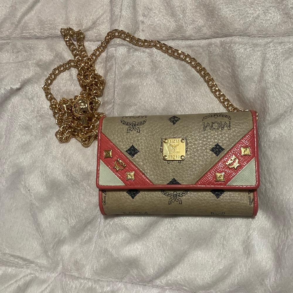 AUTHENTIC MCM TRIFOLD WITH ADJUSTABLE CHAIN